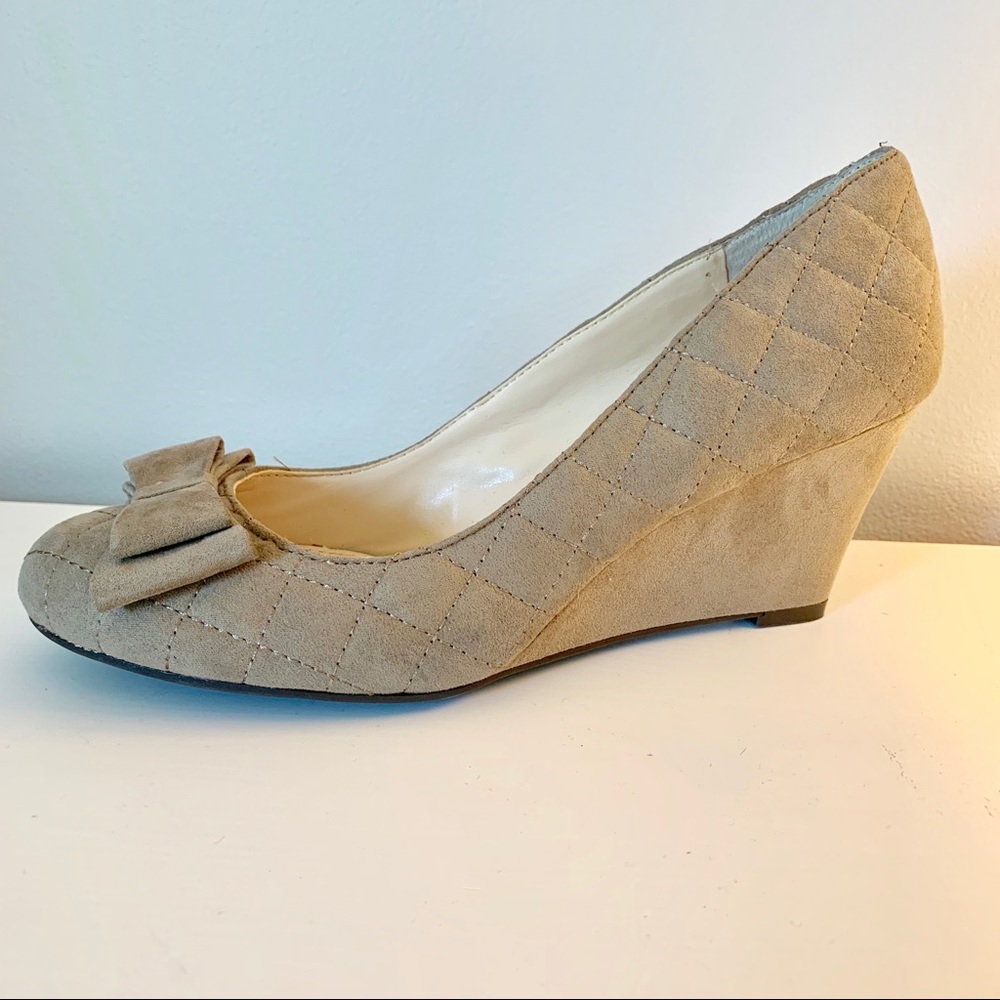 Jessica Simpson Nude Quilted Wedges